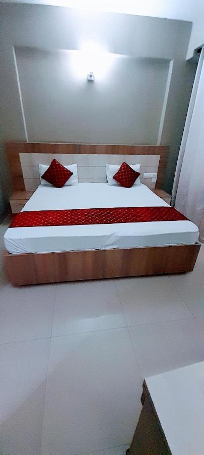Shridham Holiday Vrindāvan Extérieur photo